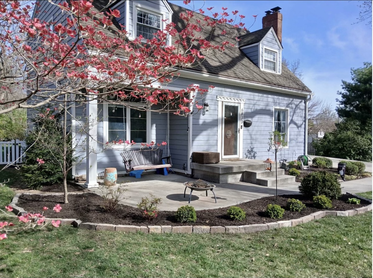 Your Guide to Landscape Edging: Styles, Materials & What to Choose
